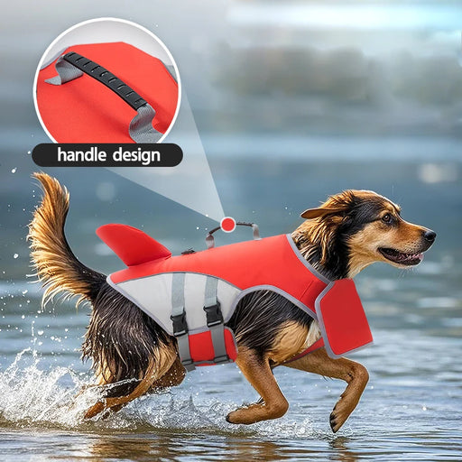 Schwimmweste für Hunde mit Haifischflosse