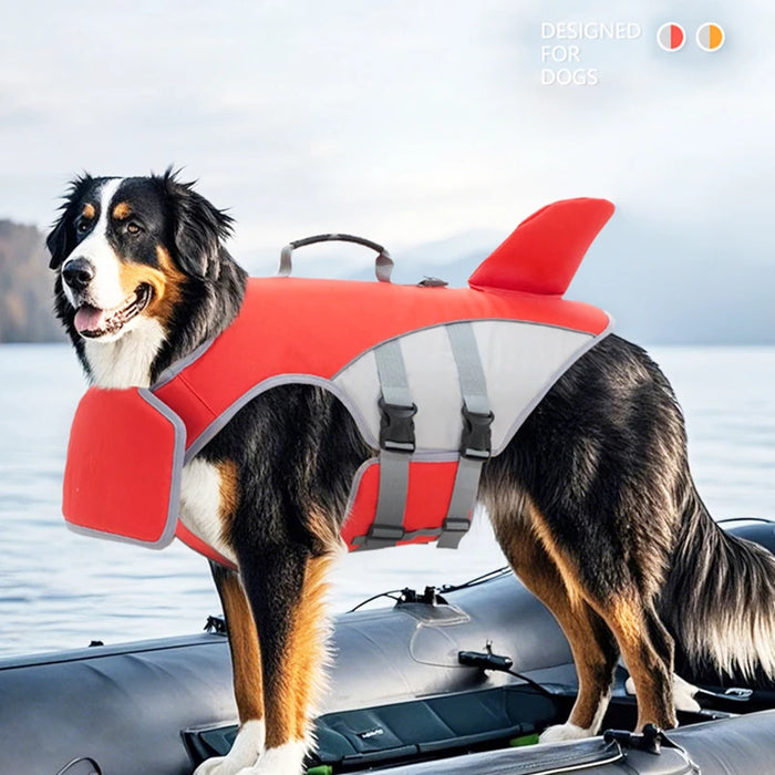 Schwimmweste für Hunde mit Haifischflosse